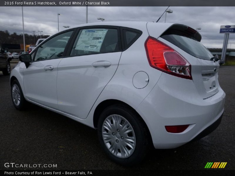 Oxford White / Charcoal Black 2016 Ford Fiesta S Hatchback