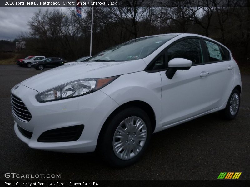 Oxford White / Charcoal Black 2016 Ford Fiesta S Hatchback