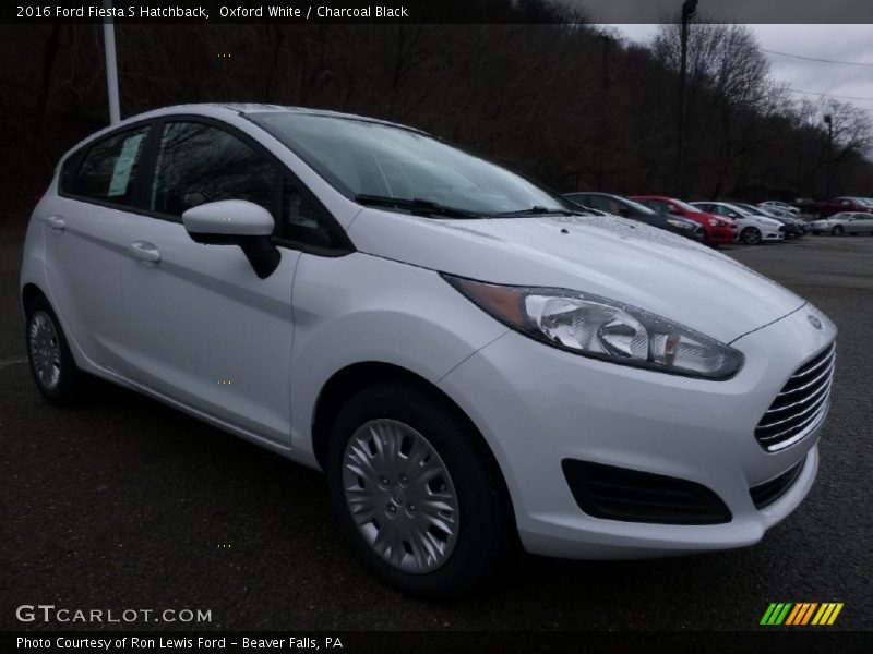 Oxford White / Charcoal Black 2016 Ford Fiesta S Hatchback