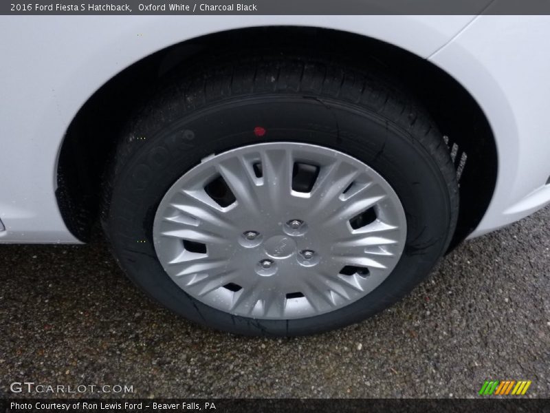 Oxford White / Charcoal Black 2016 Ford Fiesta S Hatchback