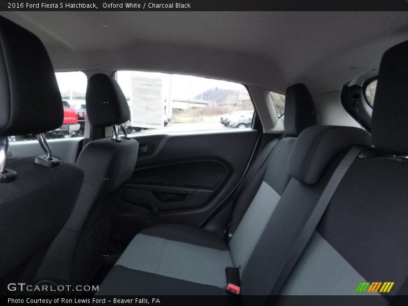 Oxford White / Charcoal Black 2016 Ford Fiesta S Hatchback