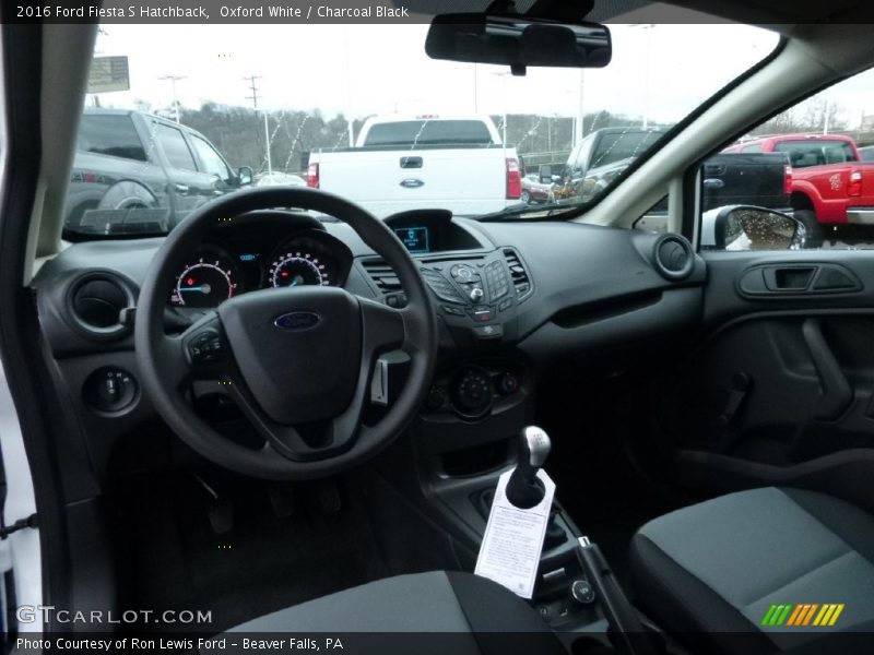 Oxford White / Charcoal Black 2016 Ford Fiesta S Hatchback