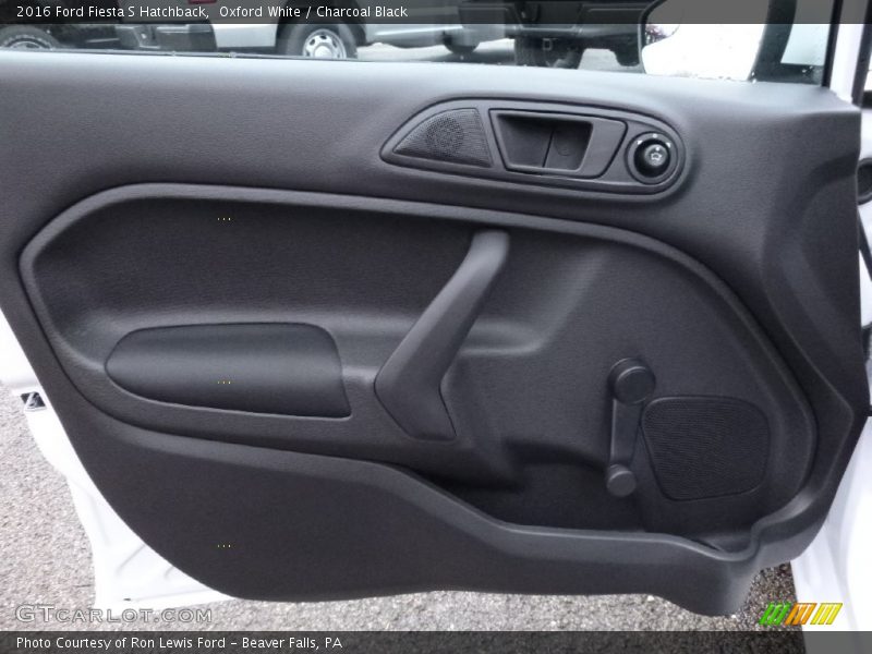 Oxford White / Charcoal Black 2016 Ford Fiesta S Hatchback