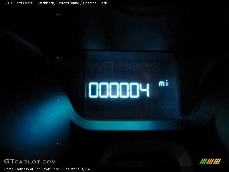 Oxford White / Charcoal Black 2016 Ford Fiesta S Hatchback