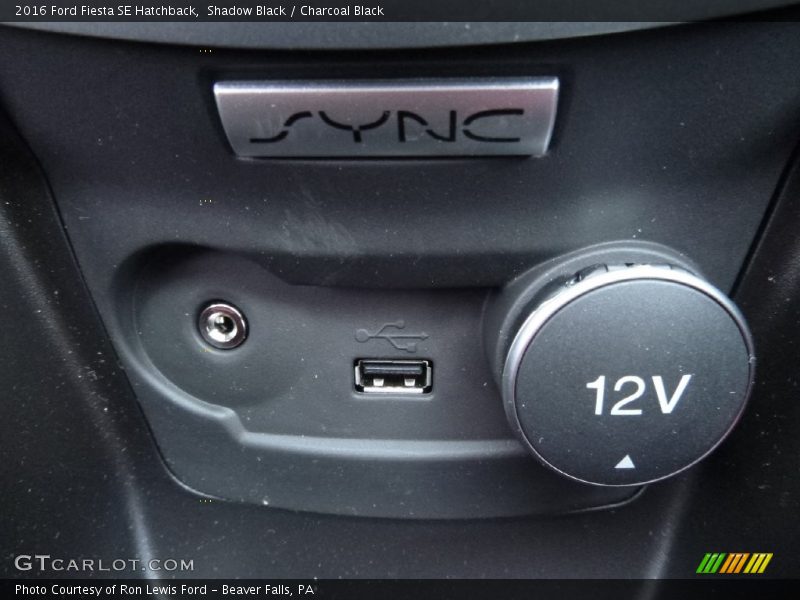 Shadow Black / Charcoal Black 2016 Ford Fiesta SE Hatchback