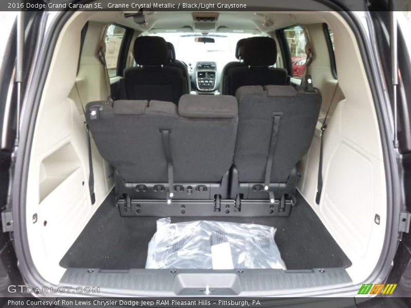 Granite Crystal Metallic / Black/Light Graystone 2016 Dodge Grand Caravan SE