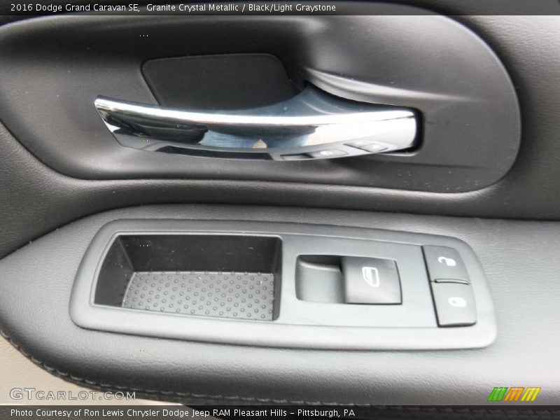 Granite Crystal Metallic / Black/Light Graystone 2016 Dodge Grand Caravan SE