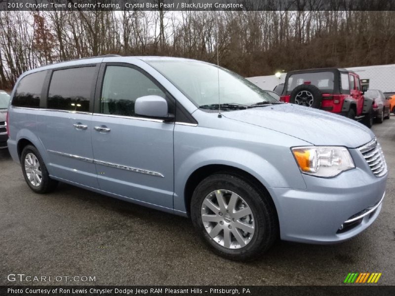 Front 3/4 View of 2016 Town & Country Touring