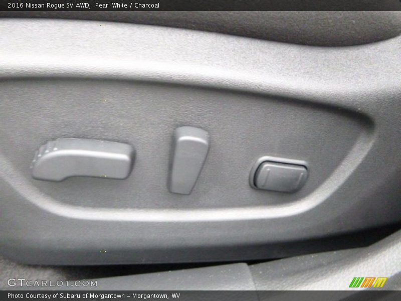Pearl White / Charcoal 2016 Nissan Rogue SV AWD