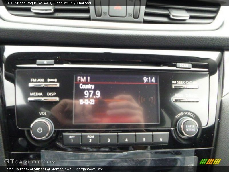 Pearl White / Charcoal 2016 Nissan Rogue SV AWD