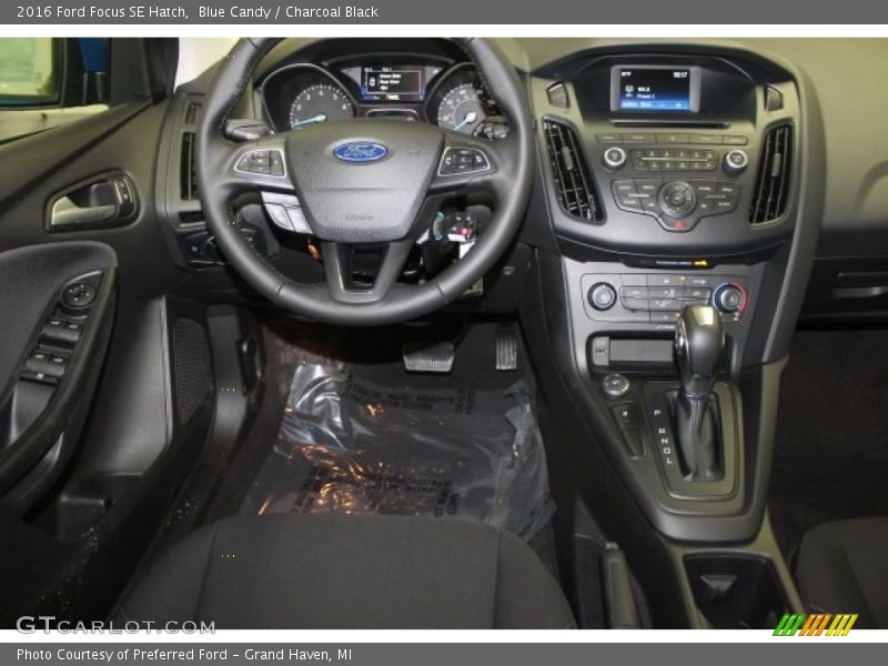 Blue Candy / Charcoal Black 2016 Ford Focus SE Hatch
