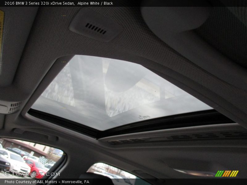 Alpine White / Black 2016 BMW 3 Series 320i xDrive Sedan