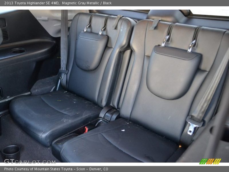 Magnetic Gray Metallic / Black 2013 Toyota Highlander SE 4WD