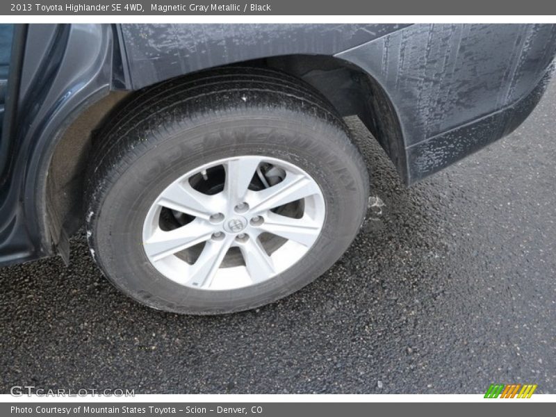 Magnetic Gray Metallic / Black 2013 Toyota Highlander SE 4WD