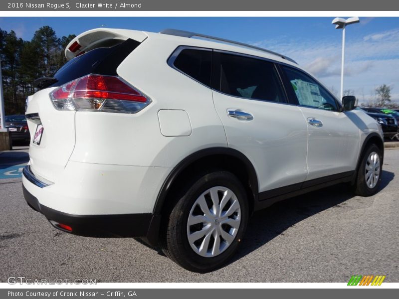 Glacier White / Almond 2016 Nissan Rogue S