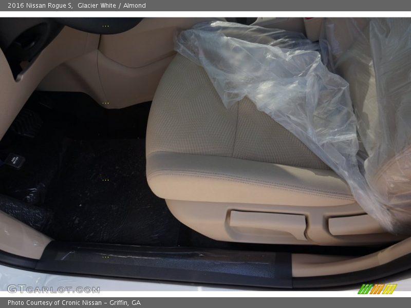 Glacier White / Almond 2016 Nissan Rogue S