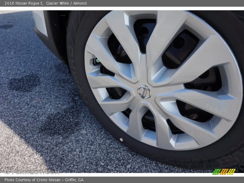 Glacier White / Almond 2016 Nissan Rogue S