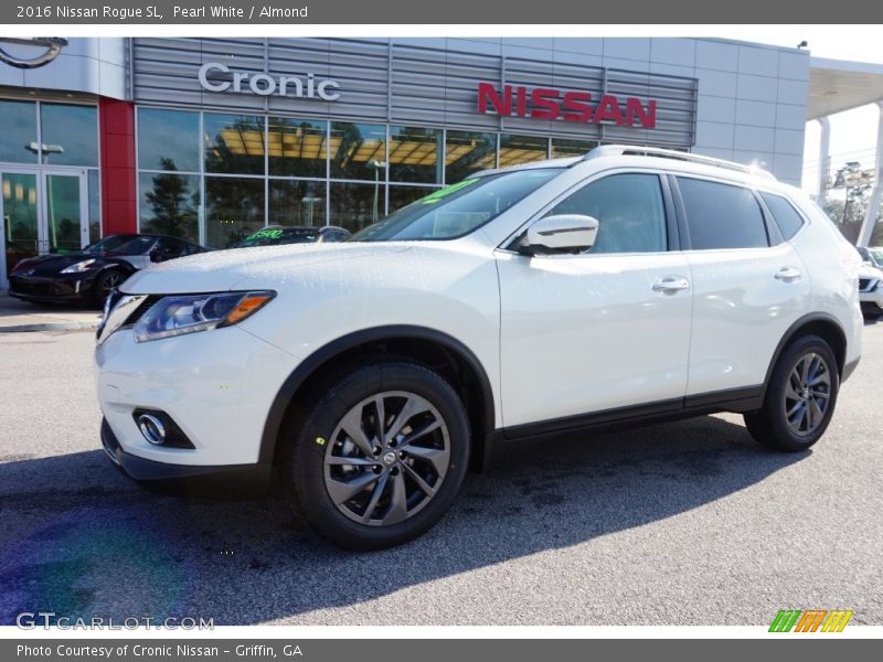 Pearl White / Almond 2016 Nissan Rogue SL