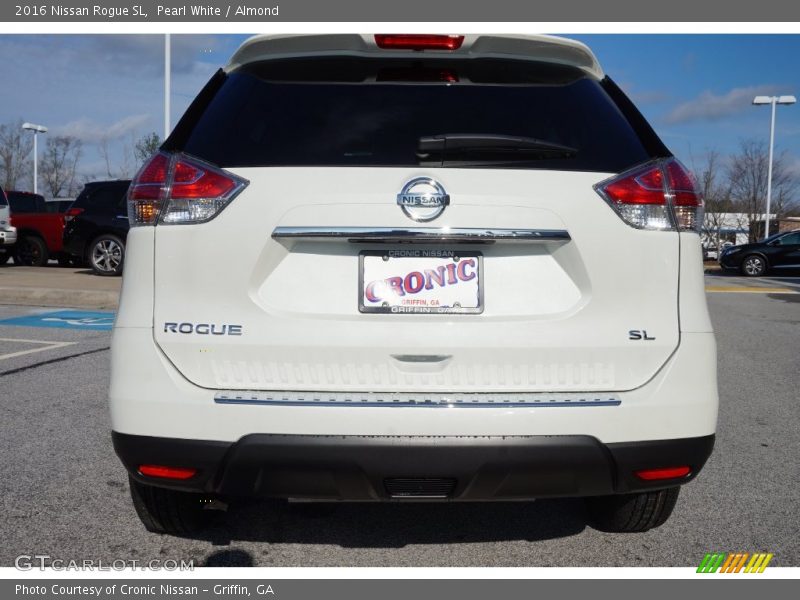 Pearl White / Almond 2016 Nissan Rogue SL