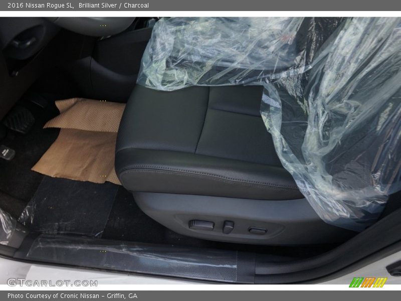 Brilliant Silver / Charcoal 2016 Nissan Rogue SL