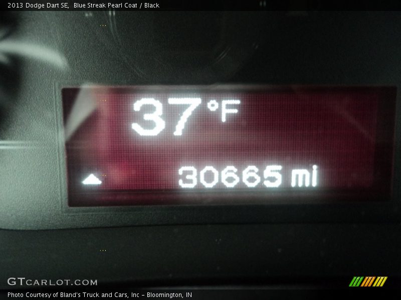 Blue Streak Pearl Coat / Black 2013 Dodge Dart SE