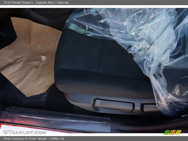 Cayenne Red / Charcoal 2016 Nissan Rogue S