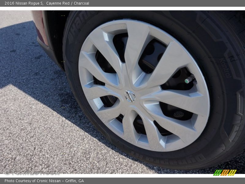 Cayenne Red / Charcoal 2016 Nissan Rogue S
