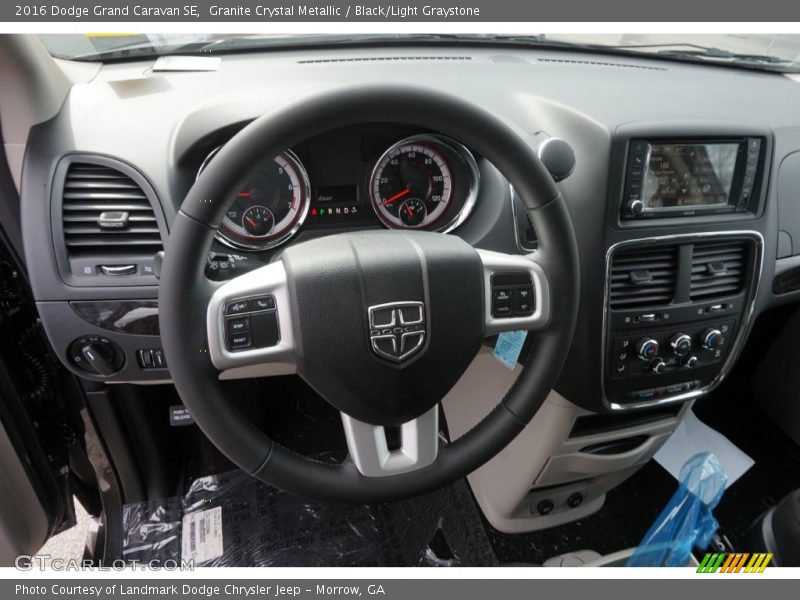 Granite Crystal Metallic / Black/Light Graystone 2016 Dodge Grand Caravan SE