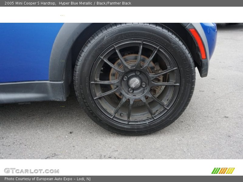 Hyper Blue Metallic / Black/Panther Black 2005 Mini Cooper S Hardtop