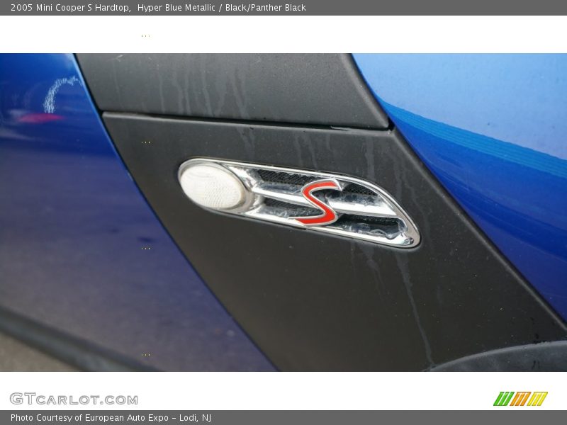 Hyper Blue Metallic / Black/Panther Black 2005 Mini Cooper S Hardtop