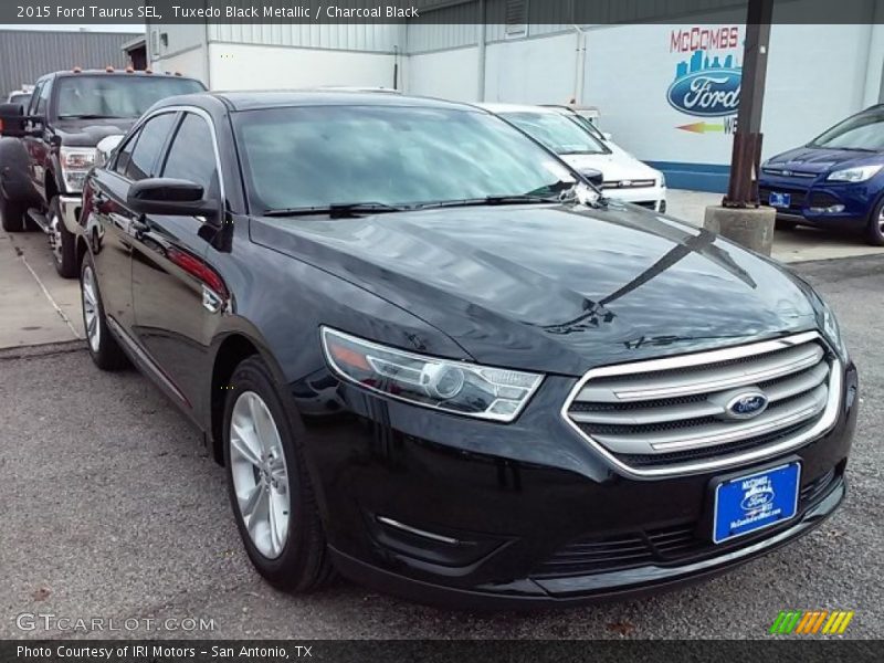 Tuxedo Black Metallic / Charcoal Black 2015 Ford Taurus SEL