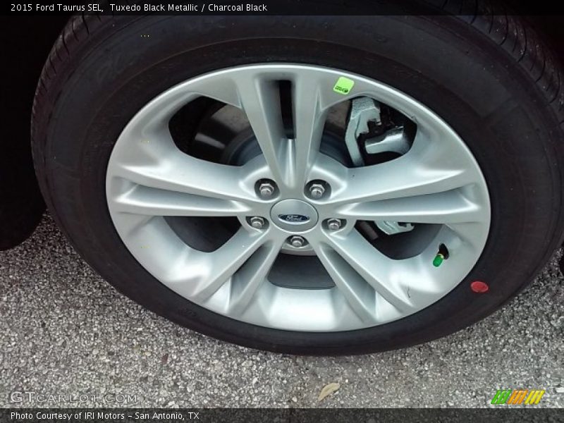 Tuxedo Black Metallic / Charcoal Black 2015 Ford Taurus SEL