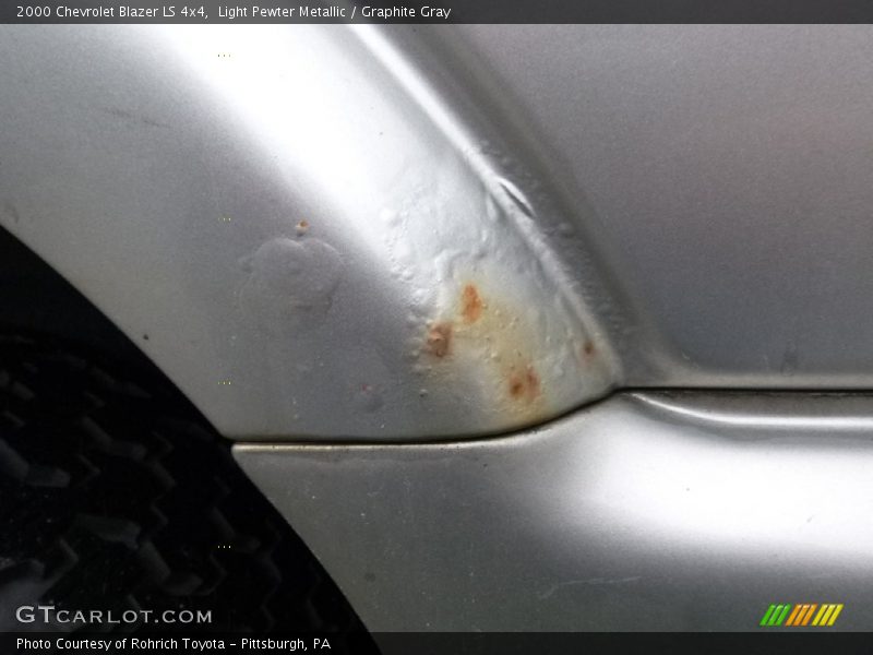 Light Pewter Metallic / Graphite Gray 2000 Chevrolet Blazer LS 4x4