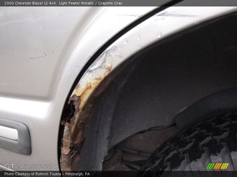 Light Pewter Metallic / Graphite Gray 2000 Chevrolet Blazer LS 4x4