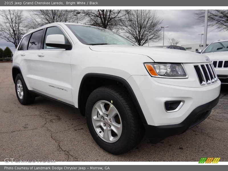 Bright White / Black 2015 Jeep Grand Cherokee Laredo