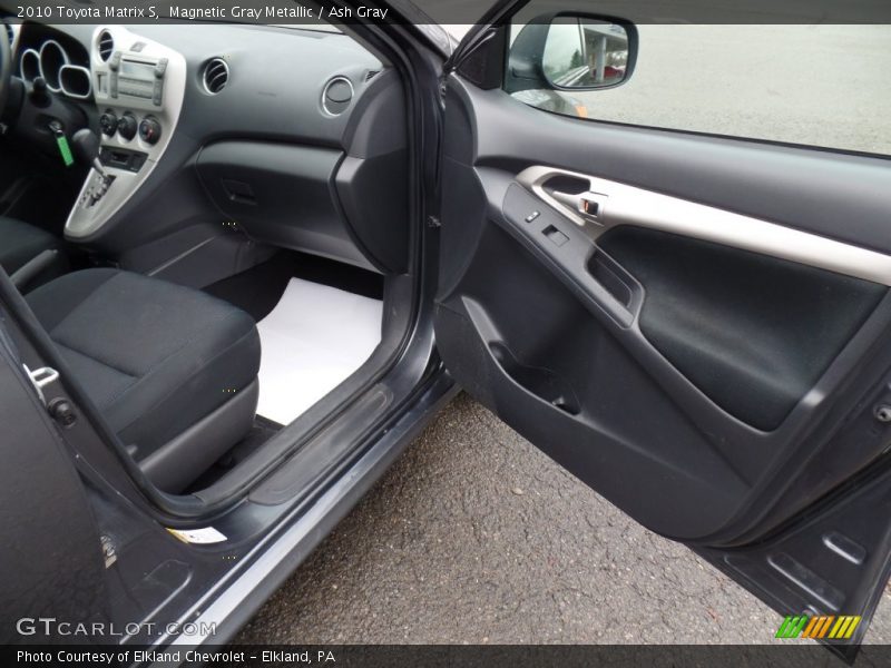 Magnetic Gray Metallic / Ash Gray 2010 Toyota Matrix S