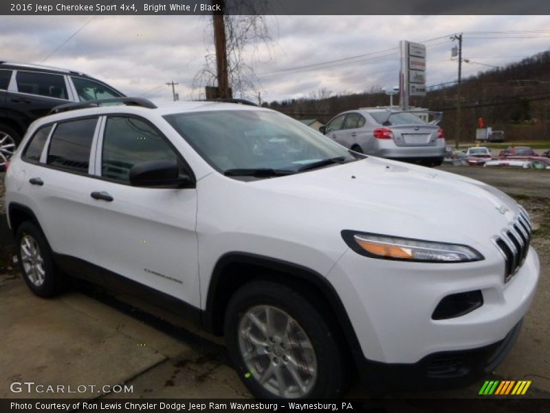 Bright White / Black 2016 Jeep Cherokee Sport 4x4