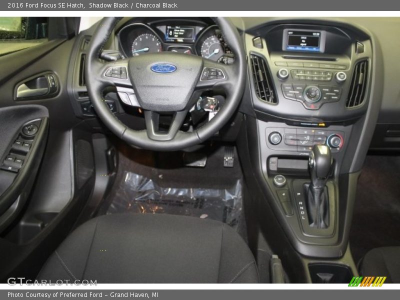 Shadow Black / Charcoal Black 2016 Ford Focus SE Hatch