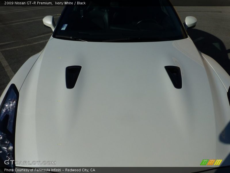 Ivory White / Black 2009 Nissan GT-R Premium