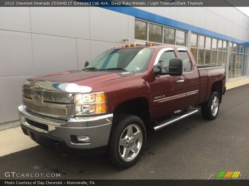 Front 3/4 View of 2013 Silverado 2500HD LT Extended Cab 4x4