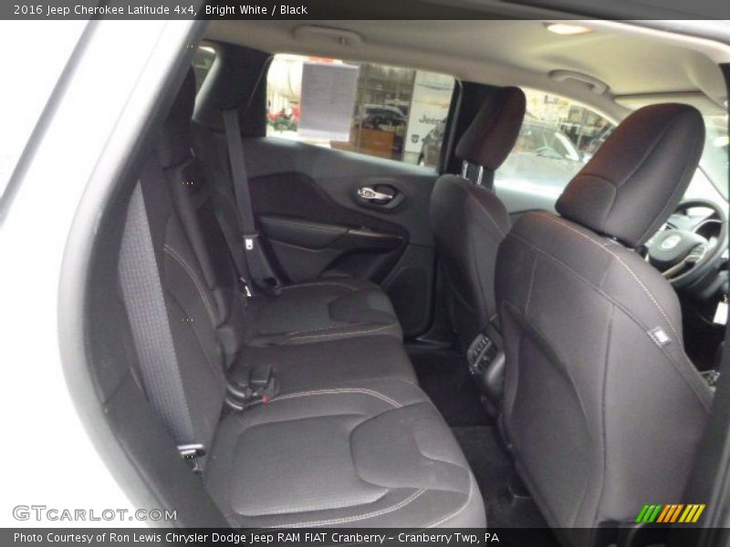 Bright White / Black 2016 Jeep Cherokee Latitude 4x4