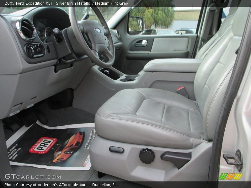 Silver Birch Metallic / Medium Flint Grey 2005 Ford Expedition XLT
