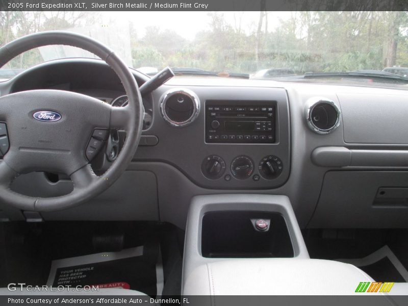 Silver Birch Metallic / Medium Flint Grey 2005 Ford Expedition XLT