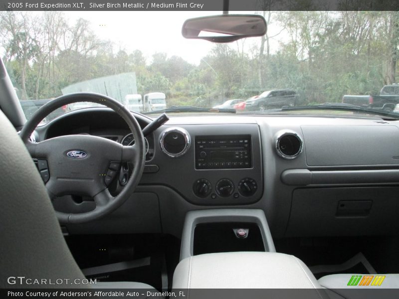 Silver Birch Metallic / Medium Flint Grey 2005 Ford Expedition XLT