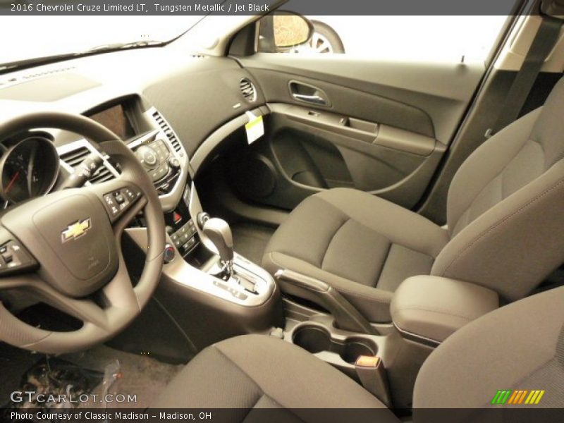 Tungsten Metallic / Jet Black 2016 Chevrolet Cruze Limited LT
