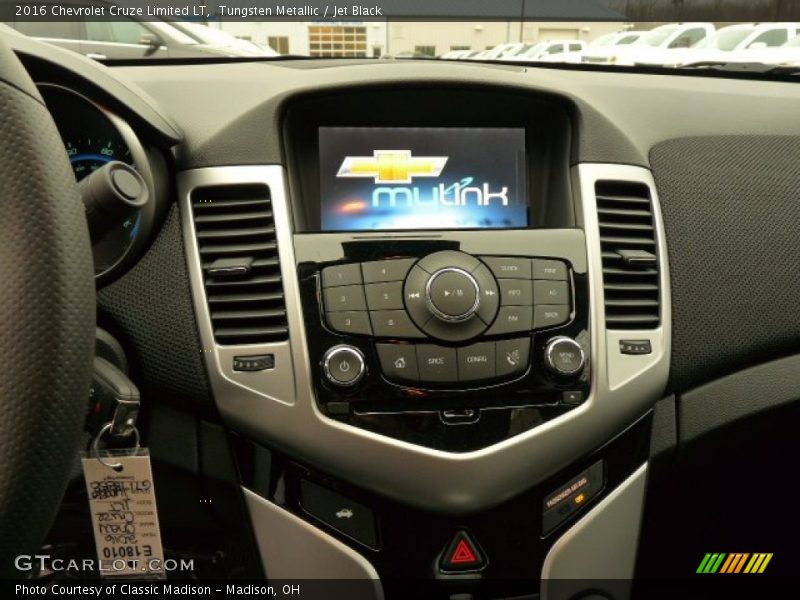 Tungsten Metallic / Jet Black 2016 Chevrolet Cruze Limited LT