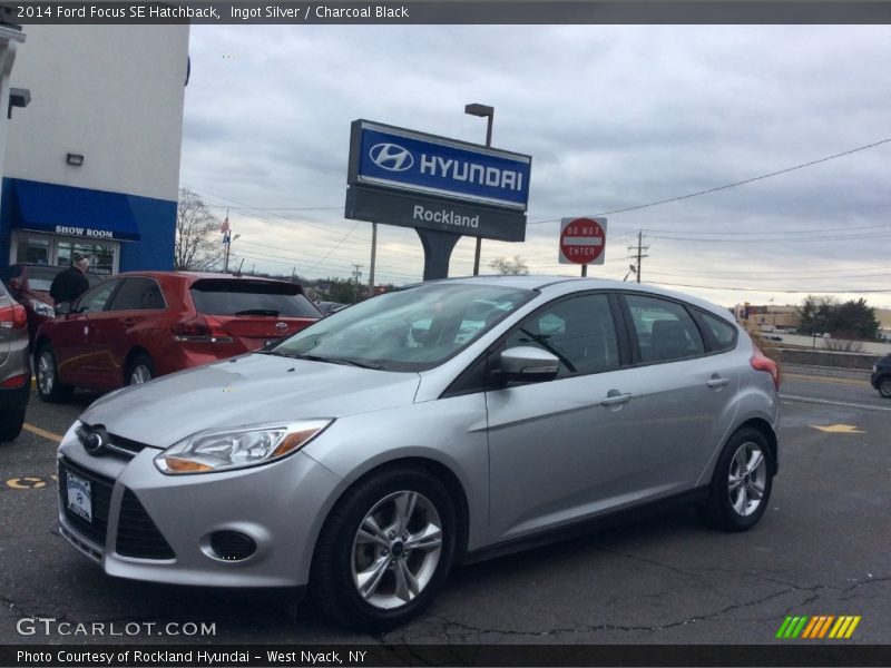 Ingot Silver / Charcoal Black 2014 Ford Focus SE Hatchback