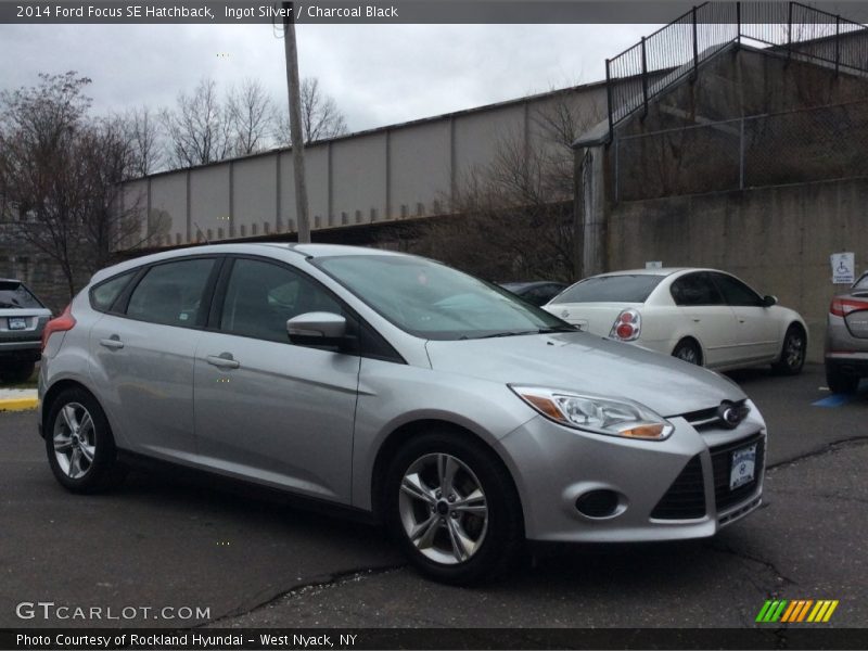 Ingot Silver / Charcoal Black 2014 Ford Focus SE Hatchback