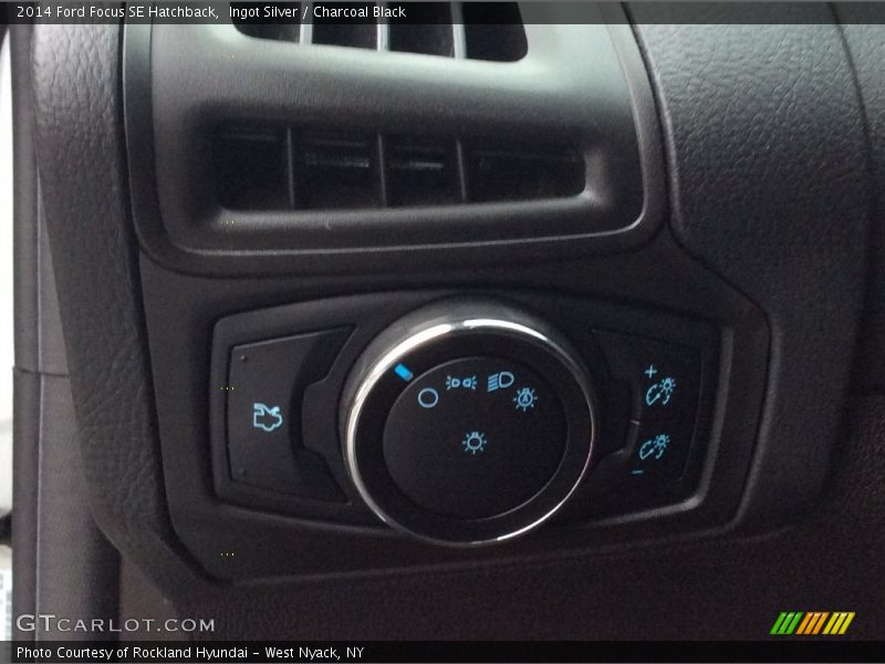 Ingot Silver / Charcoal Black 2014 Ford Focus SE Hatchback