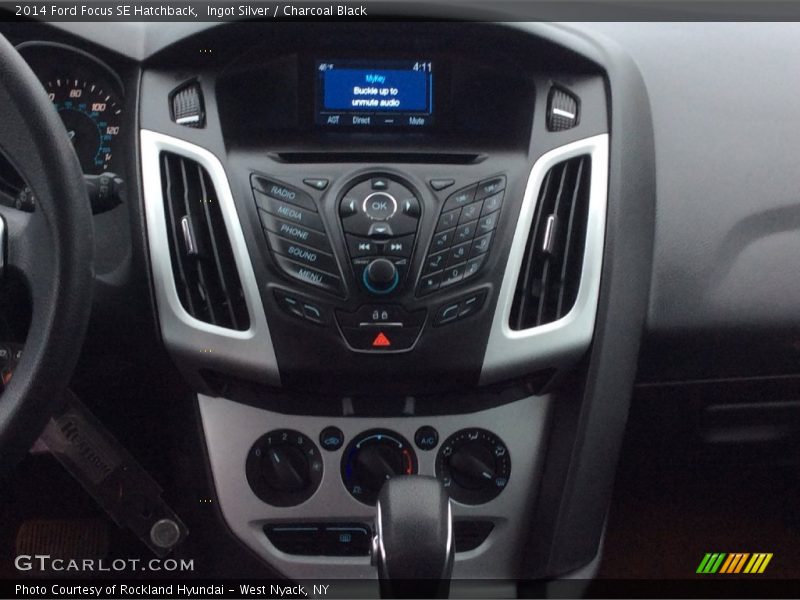 Ingot Silver / Charcoal Black 2014 Ford Focus SE Hatchback